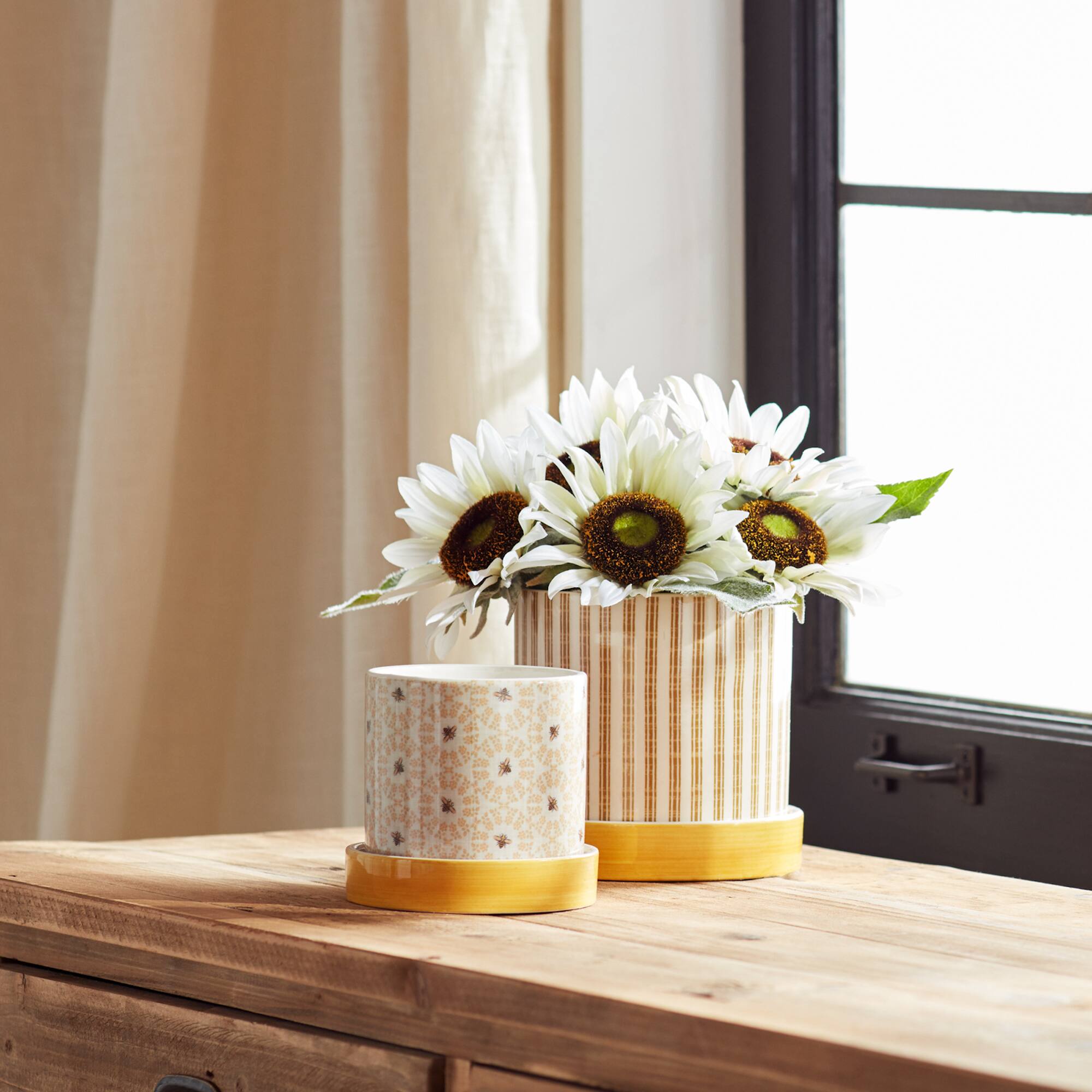 Bumble Bee Pot Set with Plate